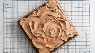 'Video thumbnail for Does Buttercream Frosting Need to Be Refrigerated?'
