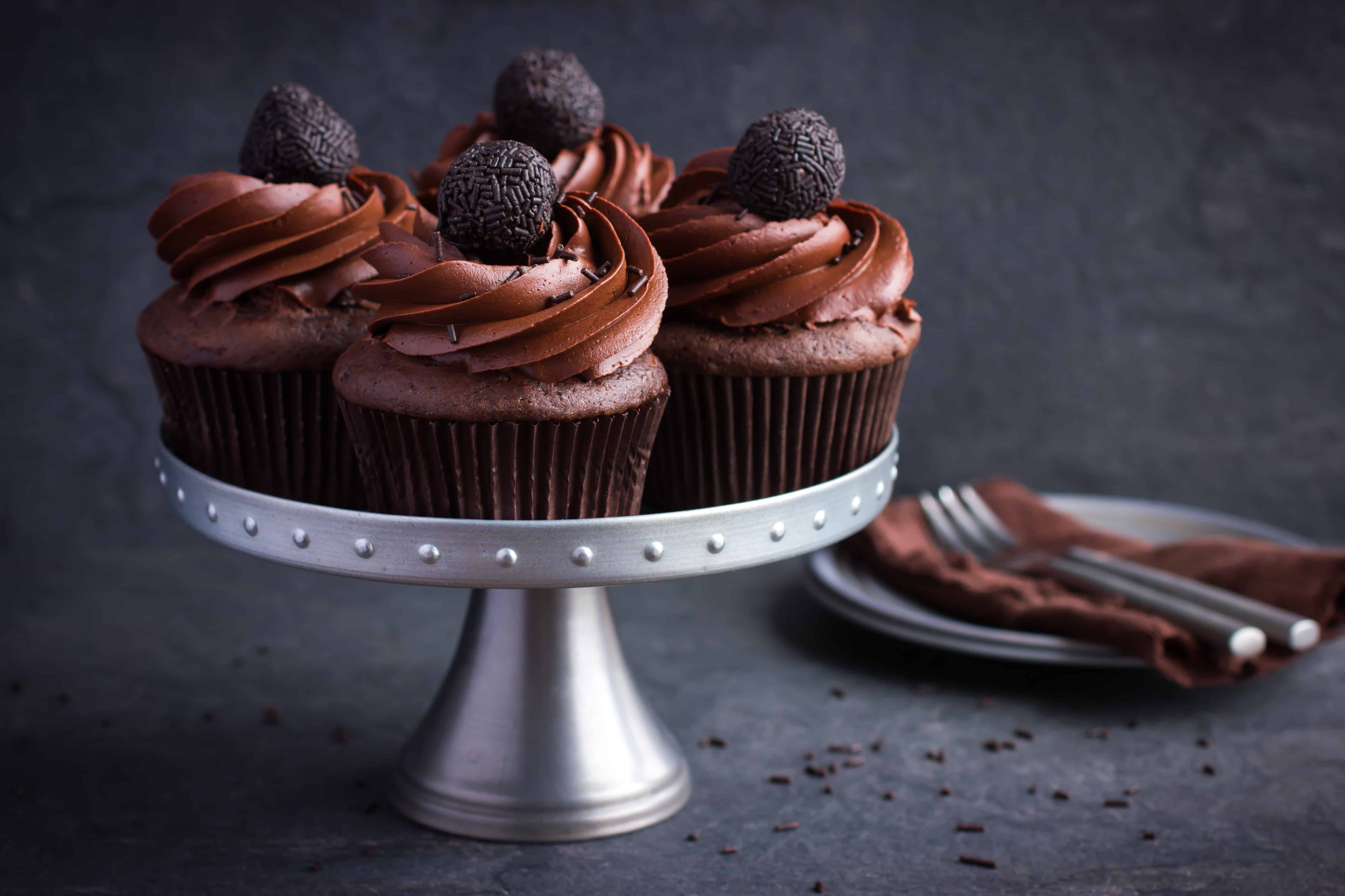 The Easiest Chocolate Buttercream Frosting cupcakes