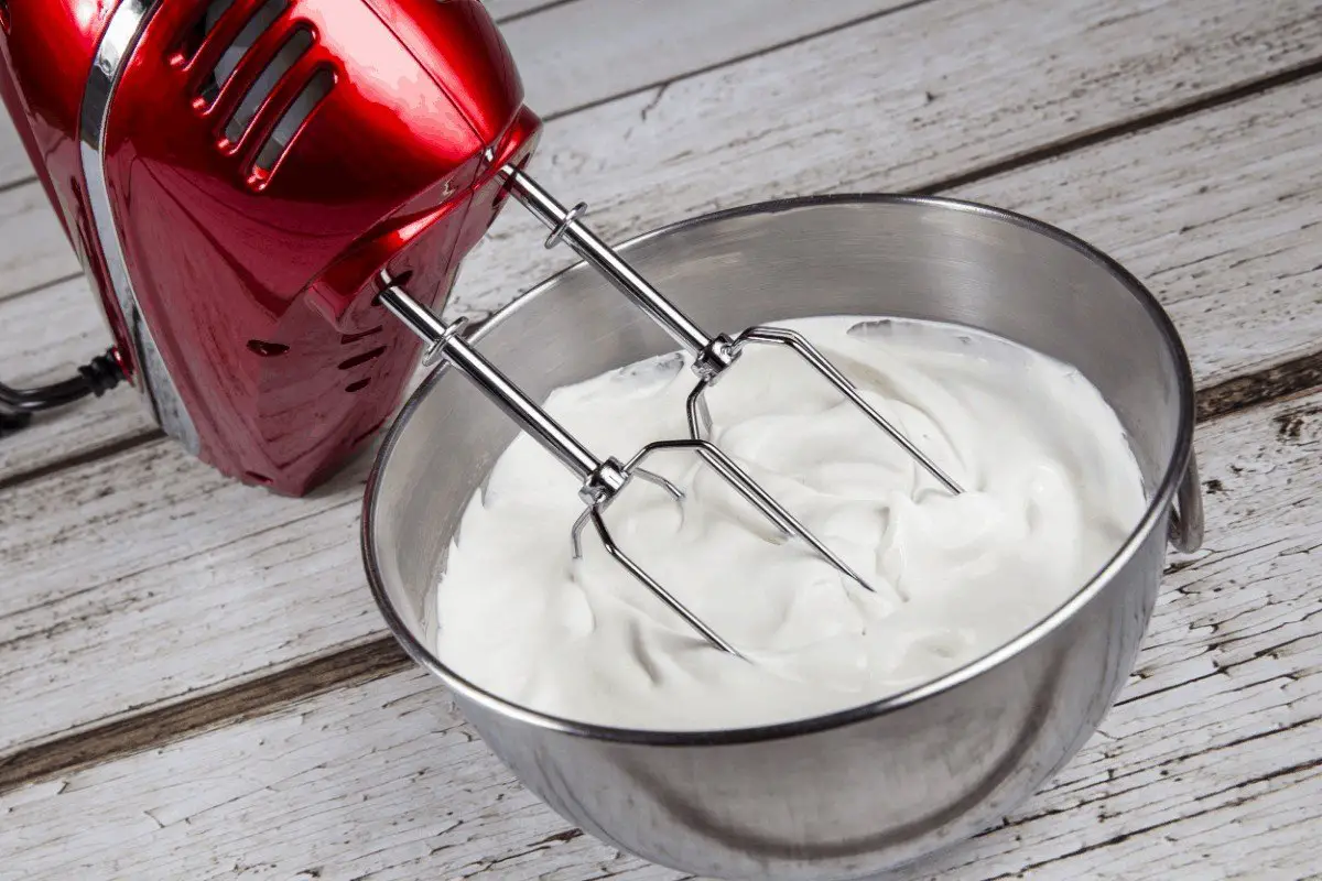 Delicious Copycat Wegmans Whipped Cream Frosting Recipe