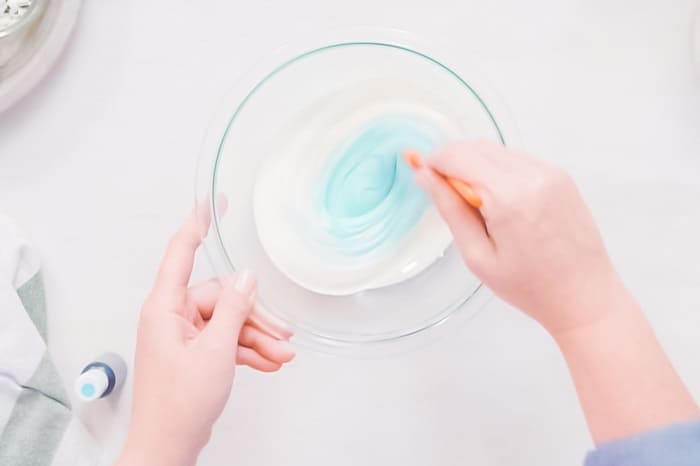 Whipped Icing vs Buttercream: What is Whipped Icing?