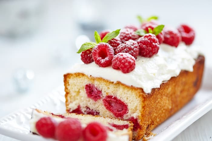 Delicious Fresh Raspberry and Vanilla Cake Decorate Fresh Fruits