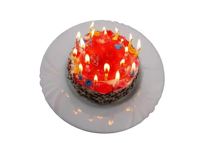Flames on Cake: Making Stripes Using Piping Colors