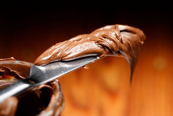 Spreading melted Chocolate