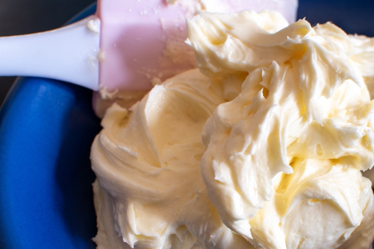 How to Make Canned Frosting Fluffier