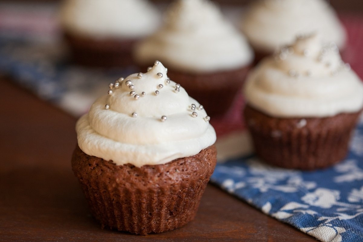 how to make canned cream cheese frosting better