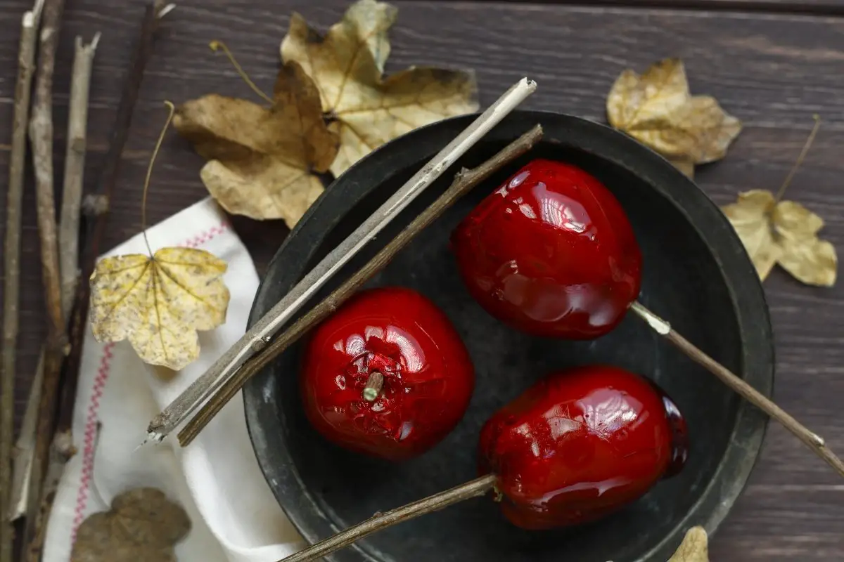 How to Avoid Bubbles in Candy Apples
