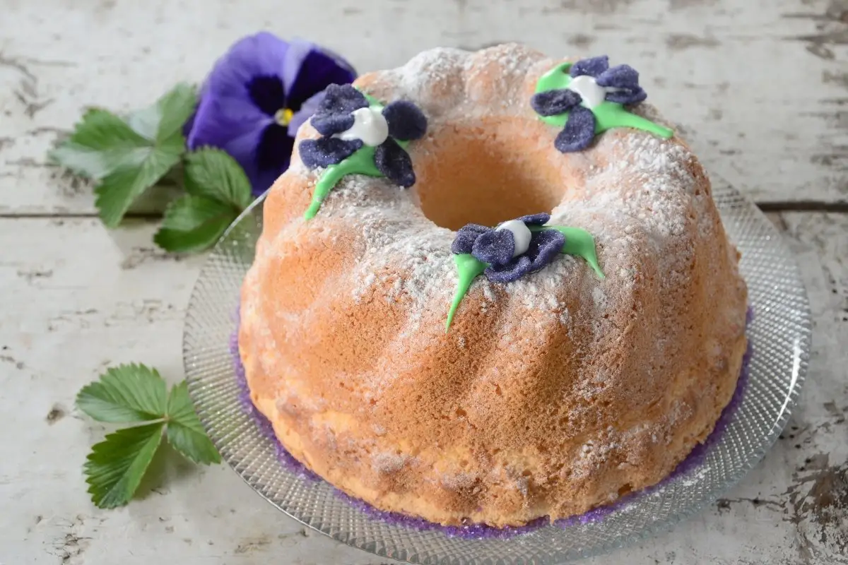 How To Decorate An Angel Food Cake