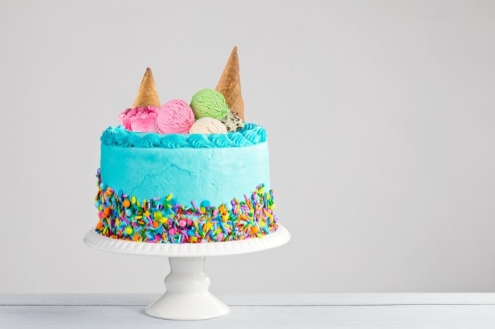 Decorating Ice Cream Cake