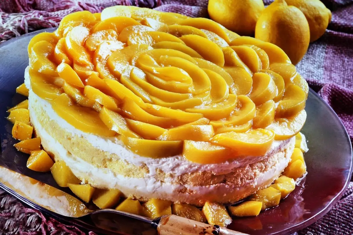 Köstlicher Pfirsich-Sahne-Kuchen von Grund auf neu