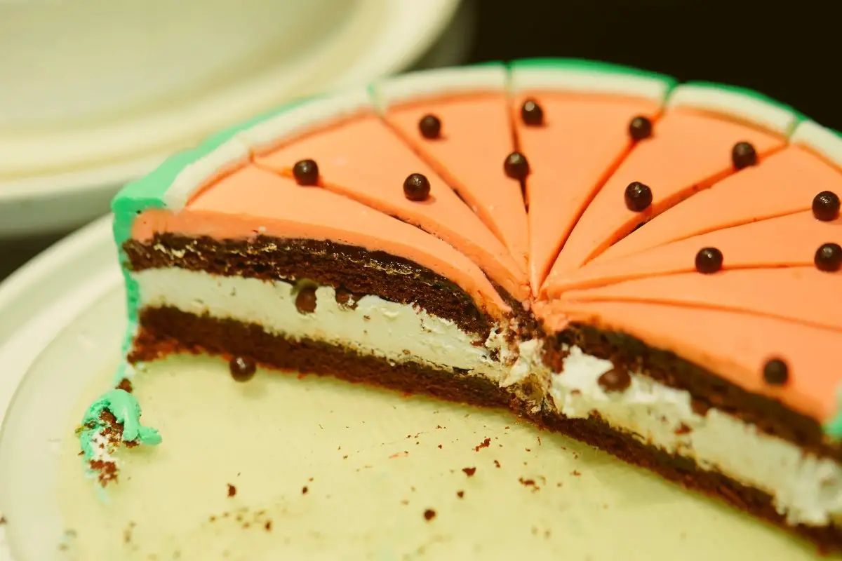 How to Make a Cake That Looks Like a Watermelon