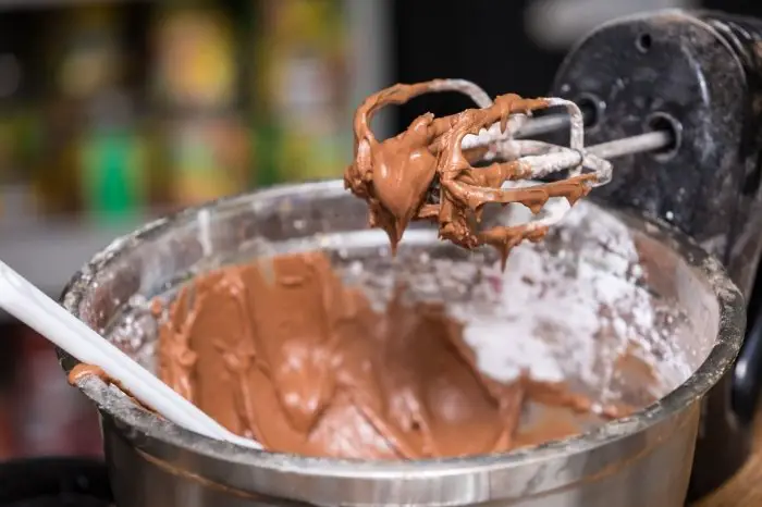Making chocolate frosting with shortening