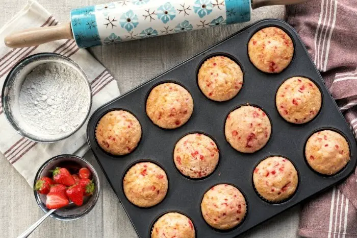 Baking strawberry cupcakes