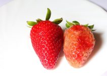 How To Tell If A Strawberry Is Bad