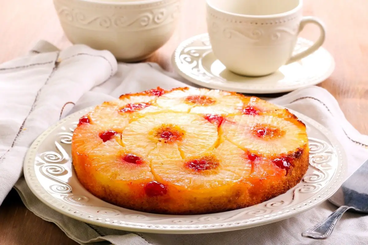 does pineapple upside cake need to be refrigerated