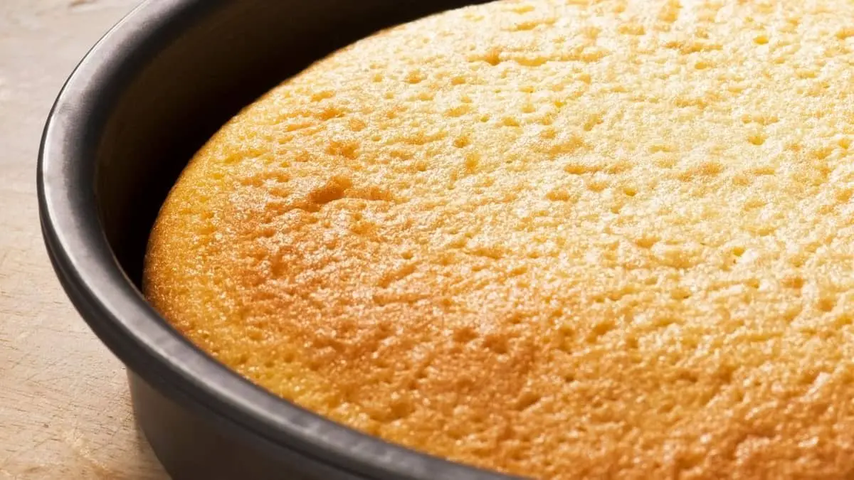 Welk ingrediënt maakt een cake rijzen?