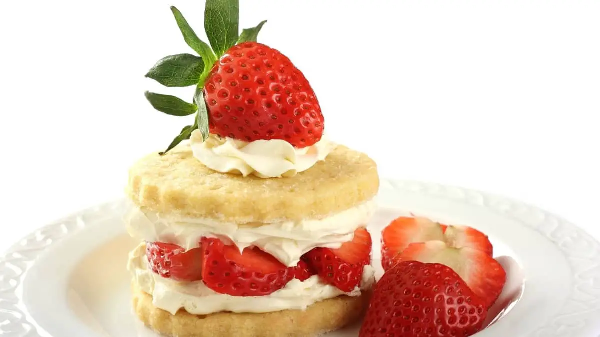 Easy Strawberry Shortcake Recipe with Angel Food Cake