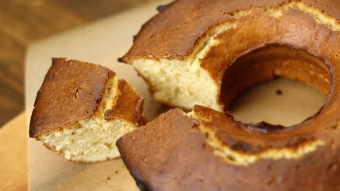 how long to cool bundt cake