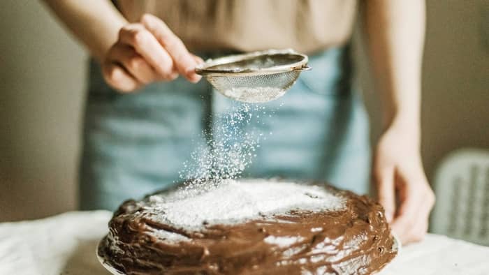 how much sugar is in cake