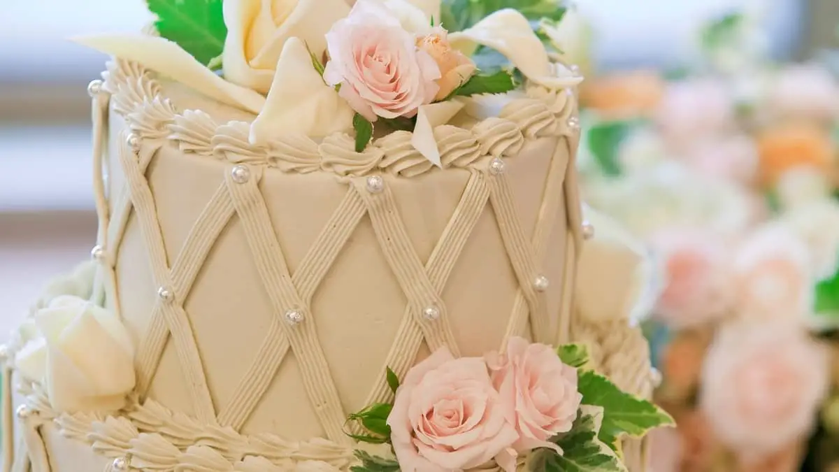 Hoe een cake met verschillende texturen te glazuur