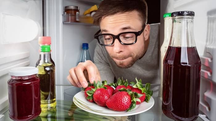How long will fresh strawberries last in refrigerator