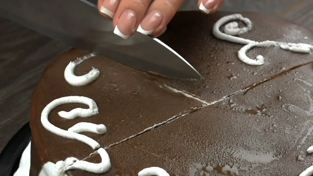 Cómo cortar un pastel redondo - Decorista de pasteles