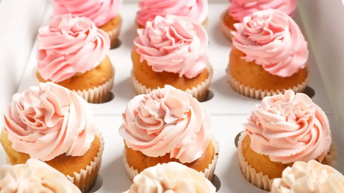 how to wrap cupcakes without ruining frosting