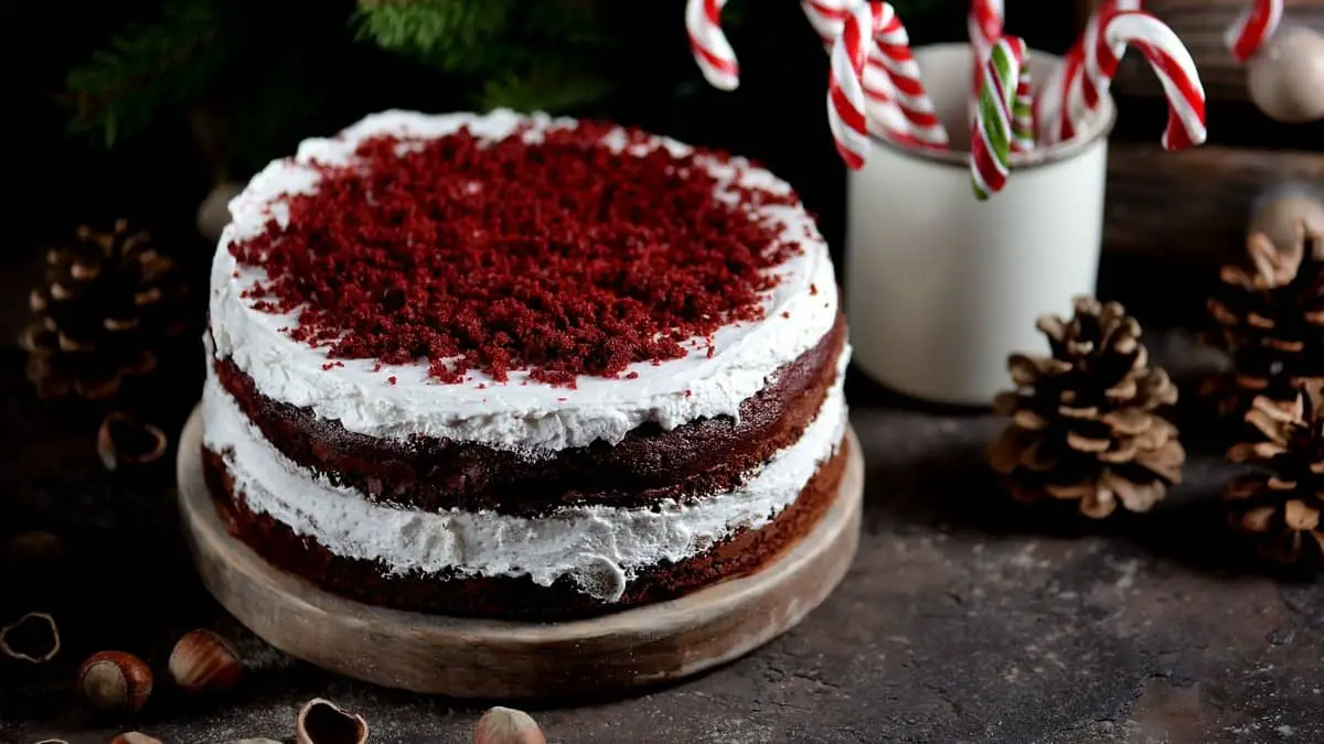 Ist Red Velvet Cake Schokoladenkuchen mit roter Lebensmittelfarbe