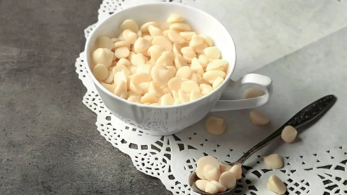 melting white chocolate chips in microwave