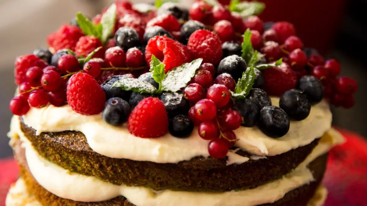Creamy Lemon Berry Mascarpone Cake - Easy 1 Hour Recipe