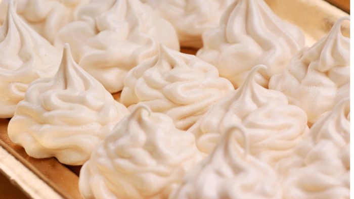 How do you store meringues before using them