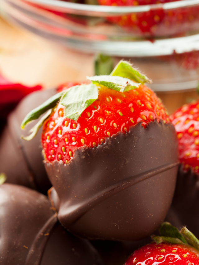 Make Your Own Whole Foods Chocolate Covered Strawberries