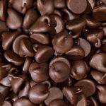 Wie man Nestlé-Schokoladenstückchen auf dem Herd schmilzt – einfache Schritte