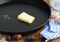 What Can I Use To Grease A Pan? 4 Easy And Effective Options