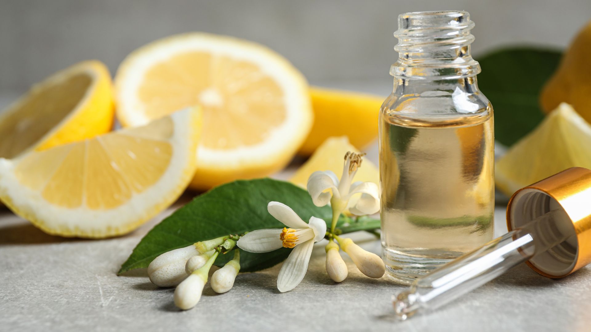 How Much Lemon Extract To Add To Cake Mix - An Easy Guide