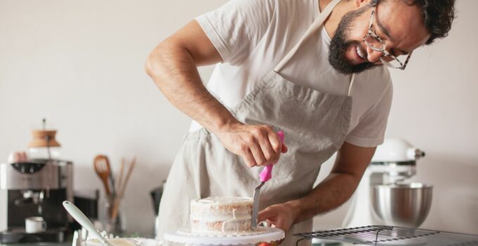 How To Ice A Cake Without Crumbs Guide In 5 Easy Steps