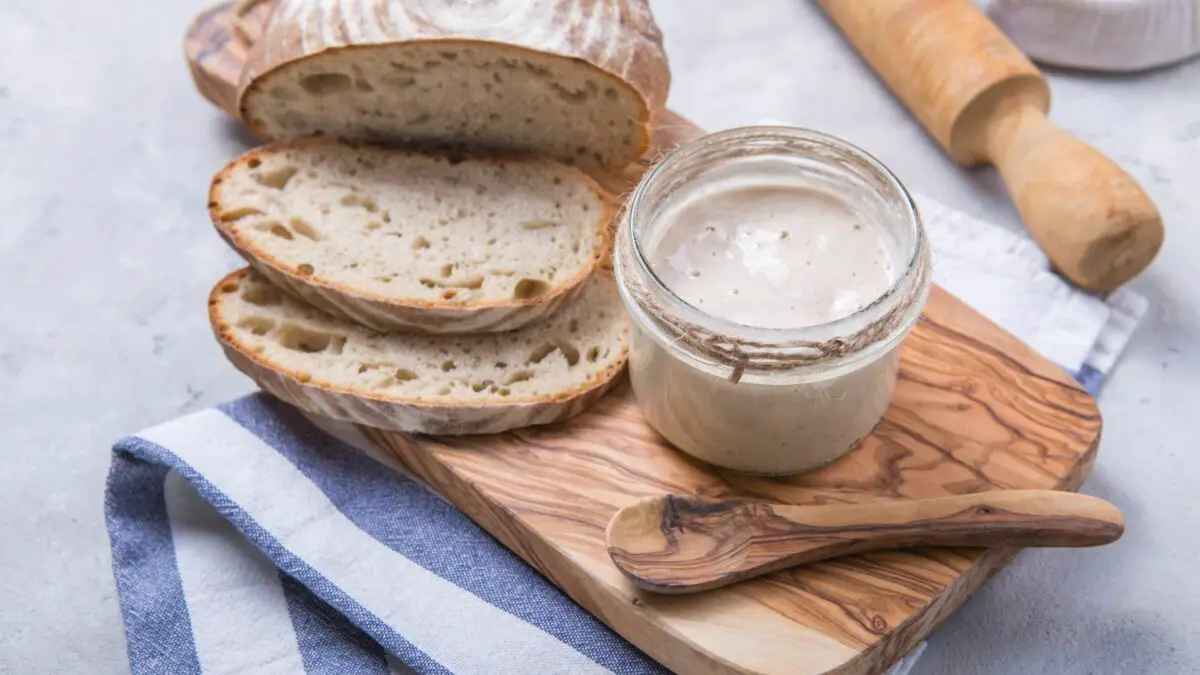How To Choose The Perfect Sourdough Starter Jar Size?